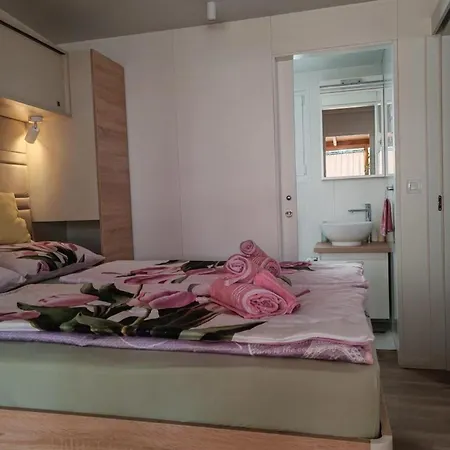 Mobile Annika Mar Selce