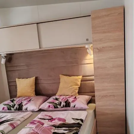 Mobile Annika Mar Selce