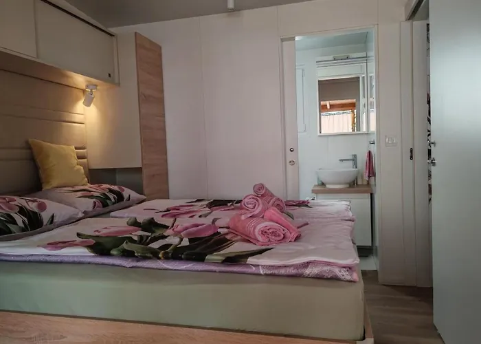 Mobile Annika Mar Selce